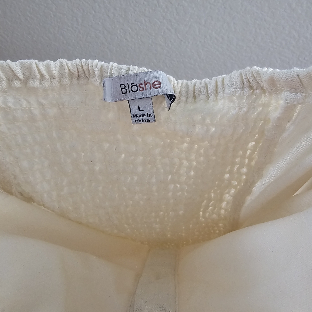 White Ruffled Buttoned Blouse - Picture 3 of 3